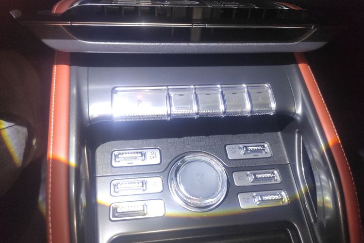 林肯 航海家 2023款 2.0T 四驱尊睿版中控内饰18