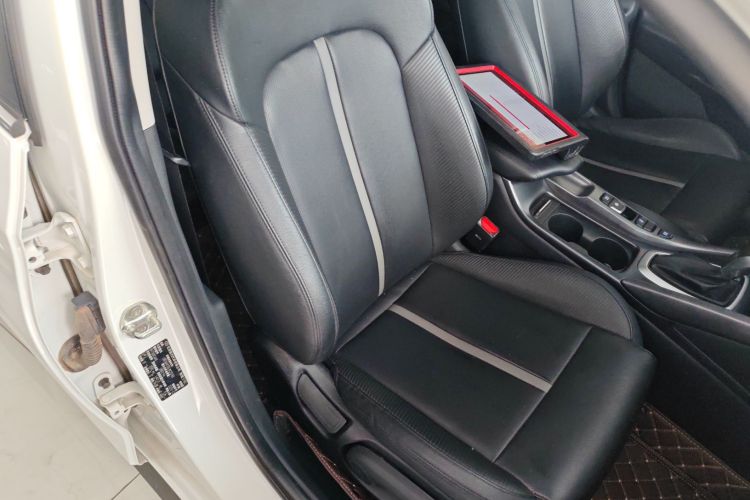 现代 菲斯塔 2019款 280TGDi 运动版 国VI局部细节41