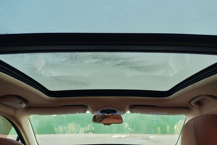 众泰SR9 2017款 2.0T 自动极致之梦版中控内饰22