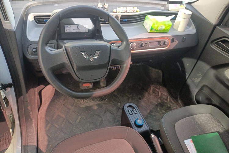 五菱汽车 宏光MINIEV 2022款 轻松款 磷酸铁锂中控内饰7002