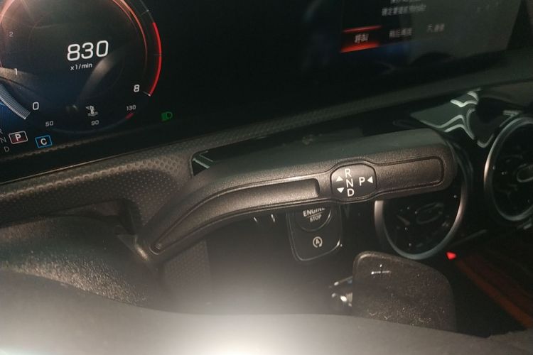 奔驰A级 2021款 A 200 L 运动轿车动感型局部细节18