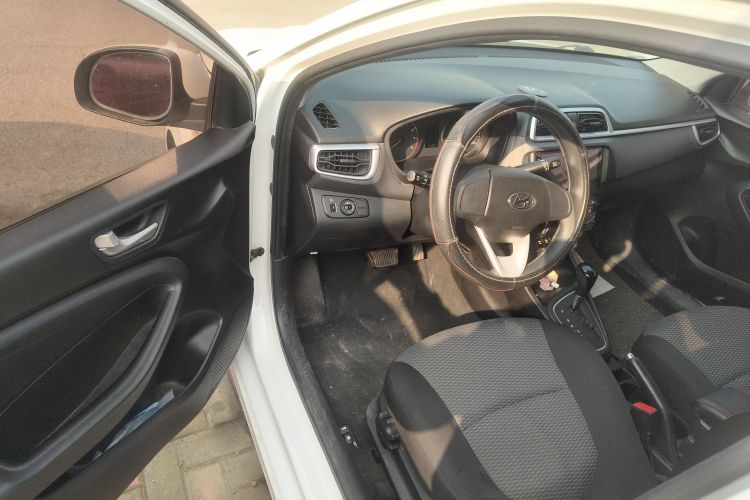 现代 瑞纳 2017款 1.4L 自动跃享版 国V中控内饰20