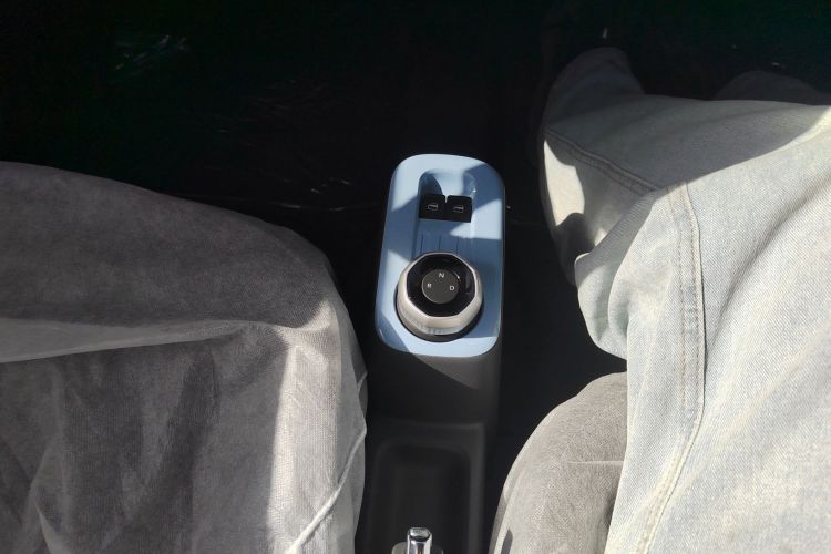 吉利银河 2024款 熊猫mini 200km 耐力熊中控内饰18