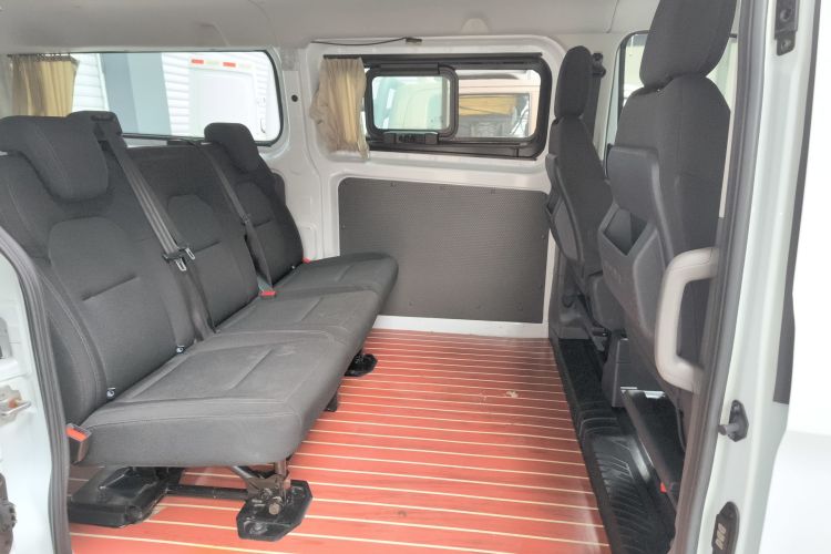 福特 全顺 2023款 2.0T汽油自动多功能商用车中轴低顶5/6座中控内饰21