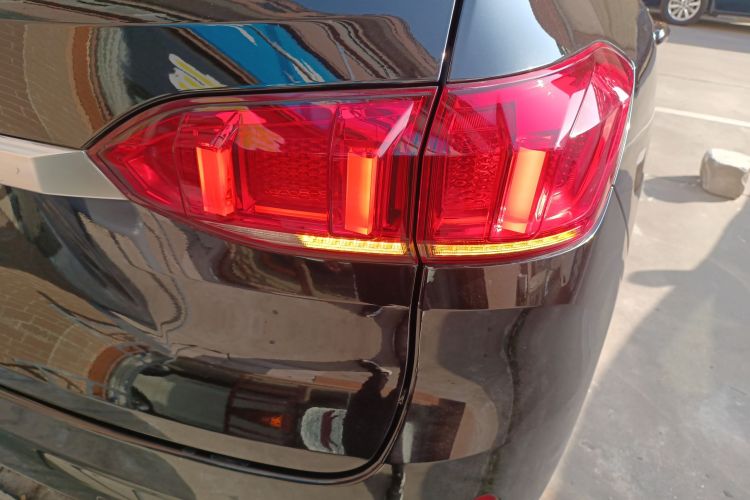 魏牌 VV6 2018款 2.0T 两驱旗舰型 国V车身外观6006