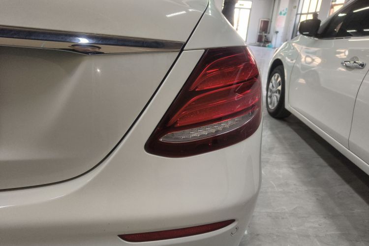 奔驰E级 2017款 改款 E 300 运动型车身外观9