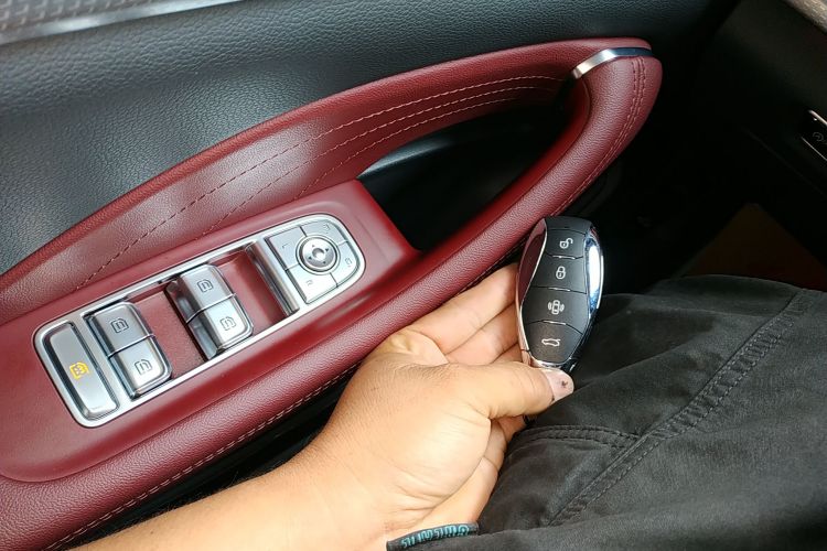 红旗H5 2024款 2.0T 自动智联旗畅版中控内饰11