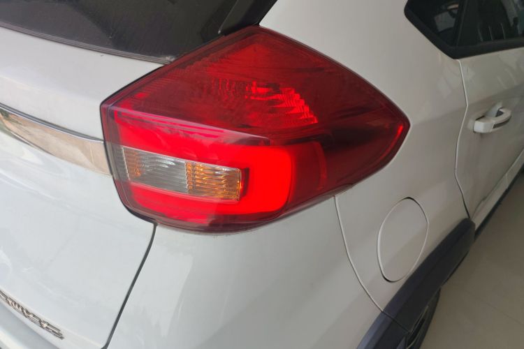 奇瑞 瑞虎3X 2018款 1.5L 手动精英版车身外观6006