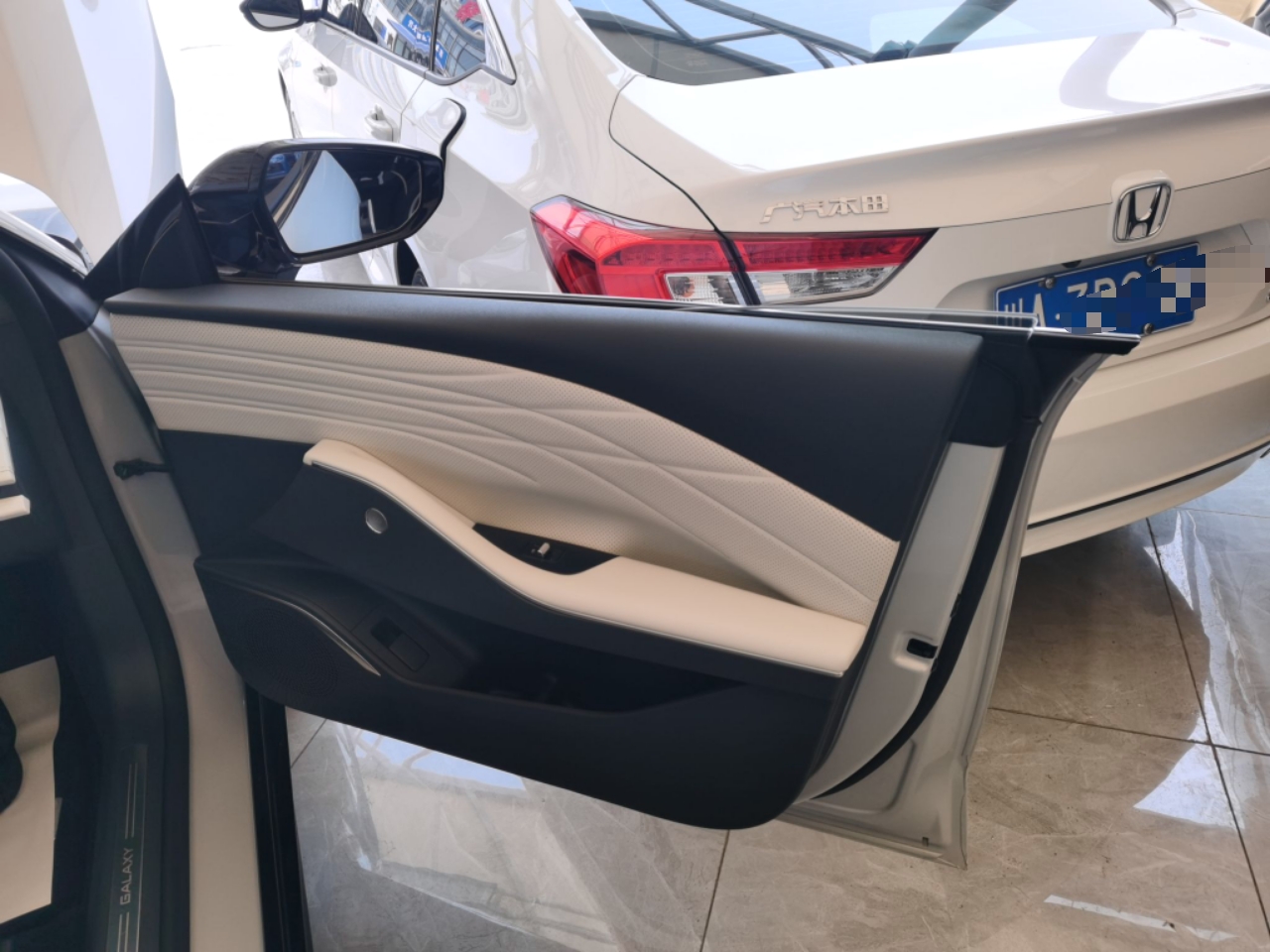 吉利银河 银河E8 2024款 665km 后驱星舰 远航版