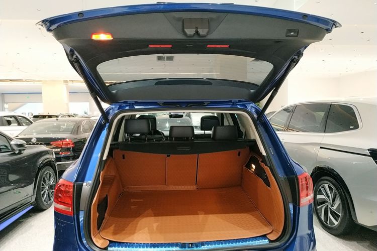 大众 途锐 2017款 3.0TSI 拓界版机舱底盘23