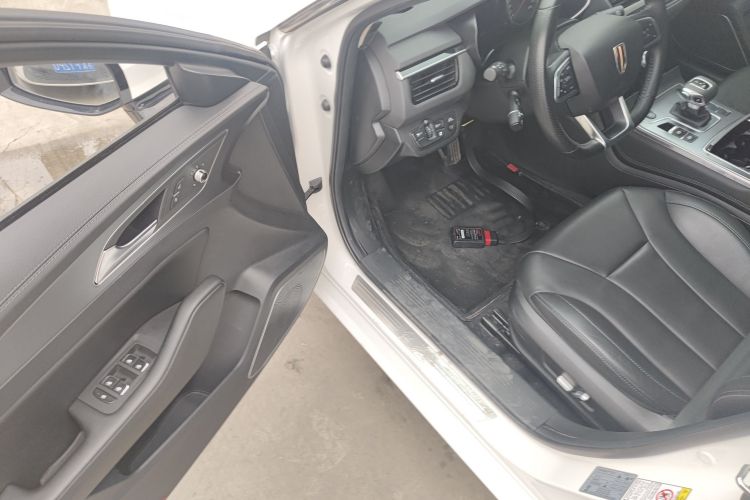 红旗H5 2022款 经典款 改款 1.8T 自动智联旗韵版中控内饰20