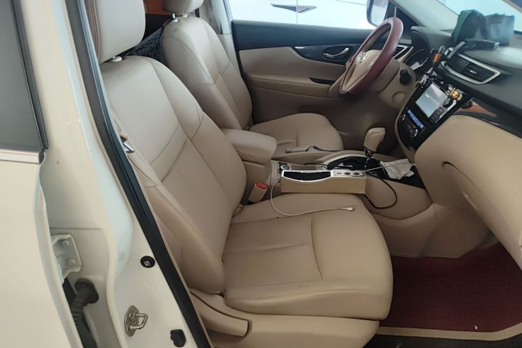 日产 奇骏 2014款 2.5L CVT尊享版 4WD局部细节41