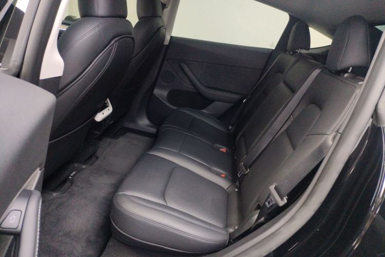 特斯拉 Model Y 2022款 改款 长续航全轮驱动版中控内饰7004