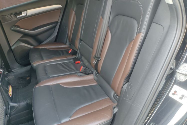 奥迪Q5 2018款 典藏版 40 TFSI 技术型中控内饰21