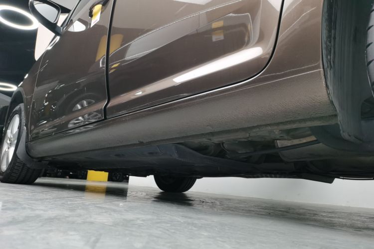 大众 途安 2013款 1.4T 手动风尚版5座局部细节9002