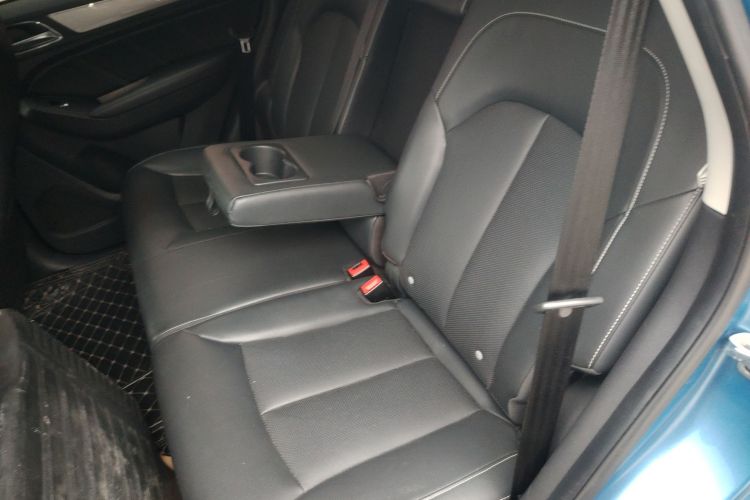 荣威RX5 2019款 20T 两驱自动Ali智联网铂金版中控内饰7004