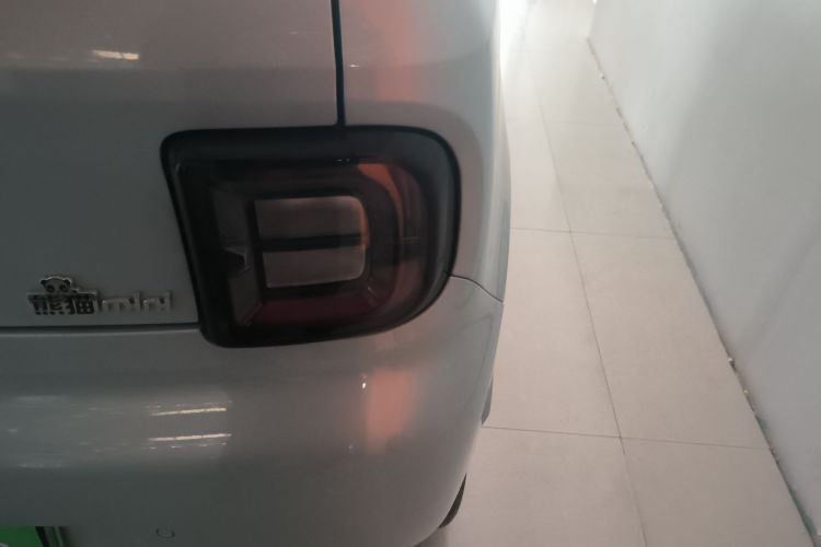 吉利银河 熊猫 2025款 210km 元气熊车身外观9