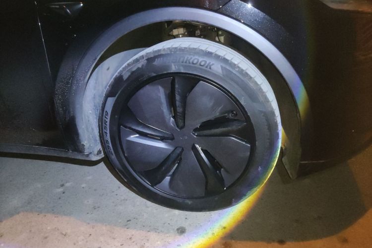 特斯拉 Model Y 2025款 改款 长续航全轮驱动版车身外观10