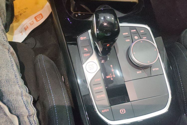 宝马2系(进口) 2023款 225i 四门轿跑车 M运动曜夜套装中控内饰18