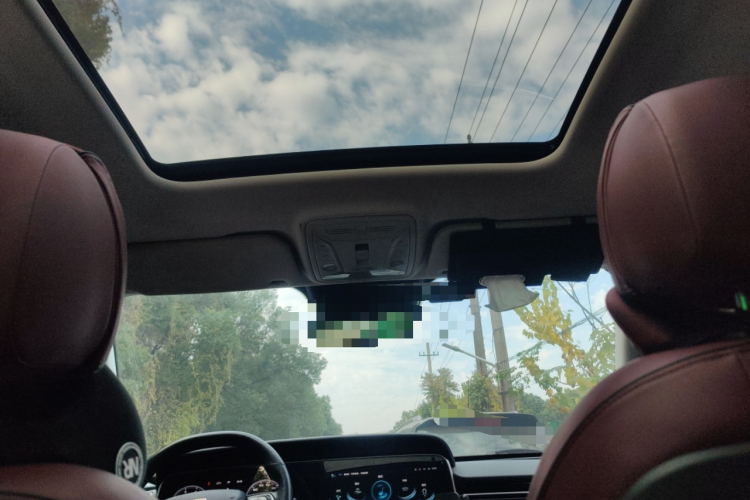 红旗HS5 2022款 2.0T 智联旗领四驱版局部细节22