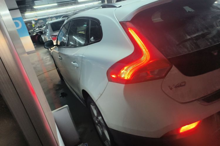 沃尔沃V40 2014款 Cross Country T5 AWD 智雅版车身外观4