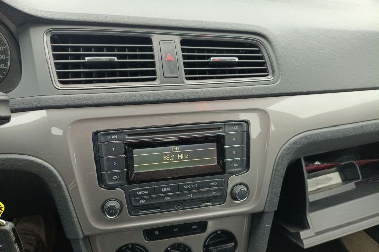 大众 朗逸 2013款 1.6L 手动风尚版局部细节16