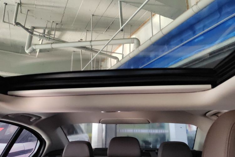 宝马3系 2020款 325i M运动曜夜套装中控内饰22