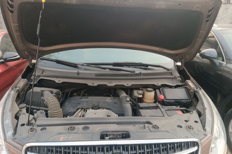 别克GL8 2018款 28T 尊贵型 国VI机舱底盘24