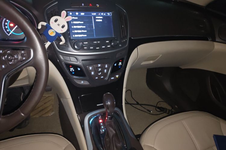 别克 君威 2015款 2.0L 精英时尚型中控内饰16