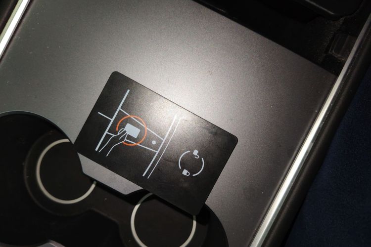 特斯拉 Model Y 2024款 后轮驱动版中控内饰7001