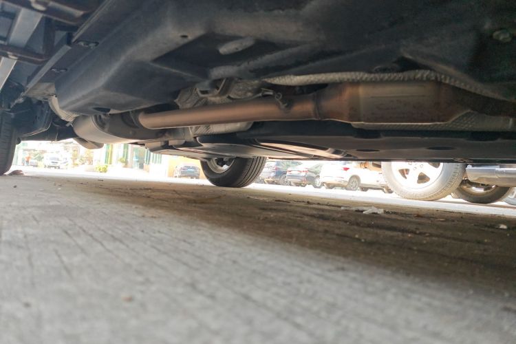 丰田 汉兰达 2023款 2.5L智能电混双擎四驱精英版 7座局部细节9001