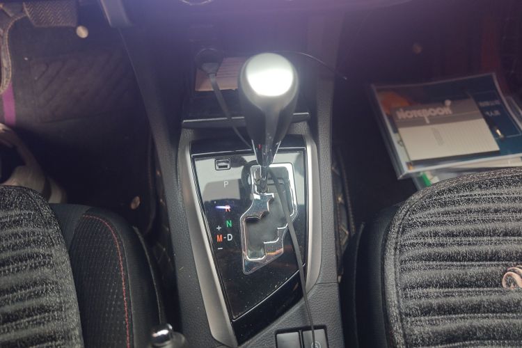 丰田 卡罗拉 2018款 1.2T S-CVT GL智享版中控内饰18