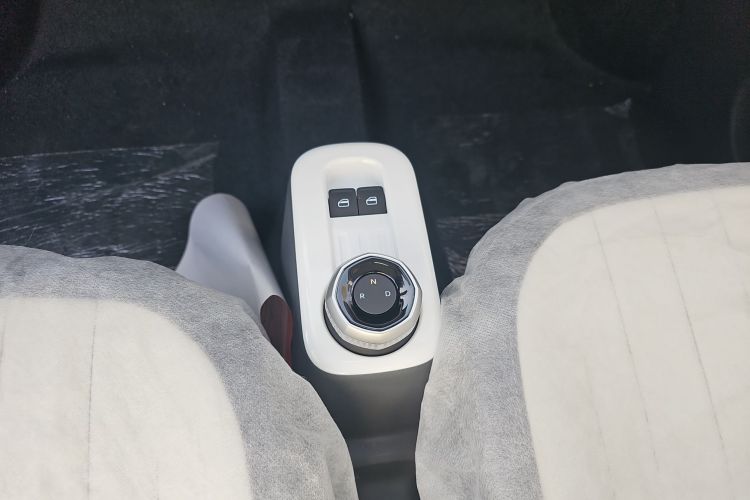 吉利银河 2025款 210km 熊猫卡丁中控内饰18