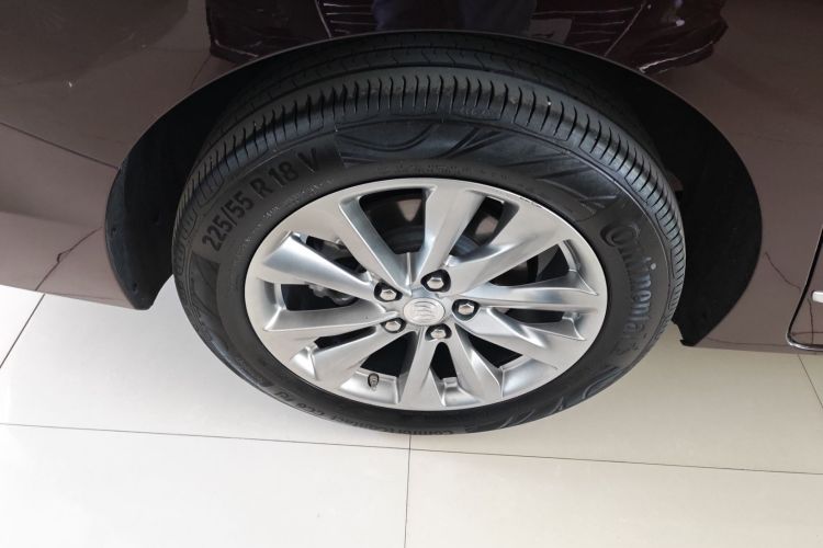 别克GL8 2022款 Avenir艾维亚 七座亲礼版车身外观6003