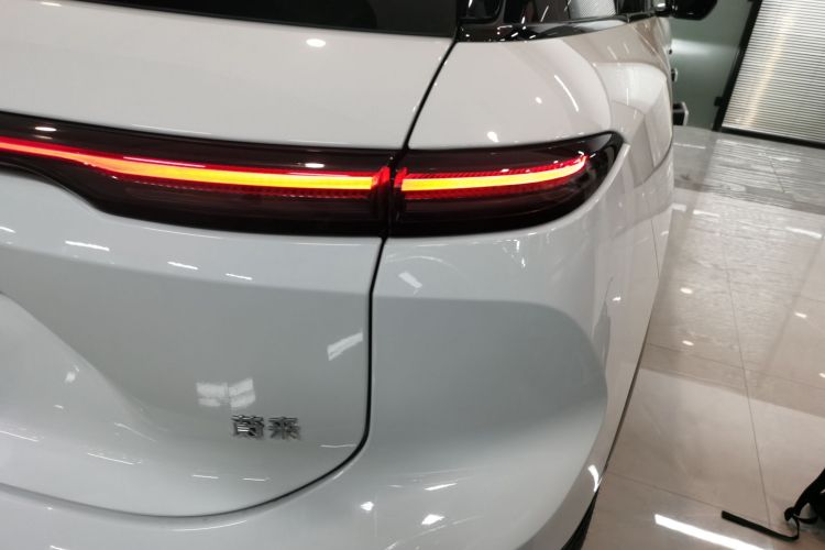 蔚来ES6 2024款 75kWh车身外观9