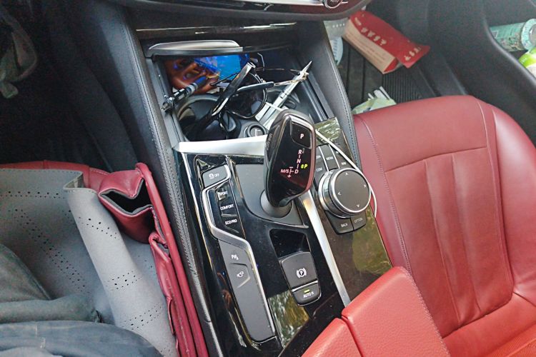 宝马5系 2018款 改款 530Li 尊享型 M运动套装中控内饰18