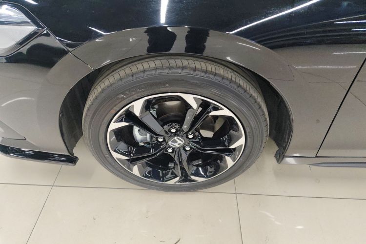 本田 思域 2023款 HATCHBACK 240TURBO CVT极锐版车身外观6007