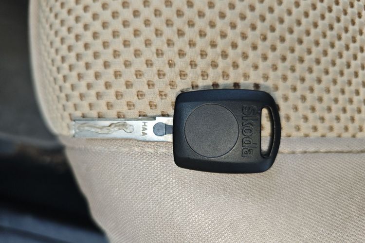 斯柯达 晶锐 2012款 1.6L Scout中控内饰7001