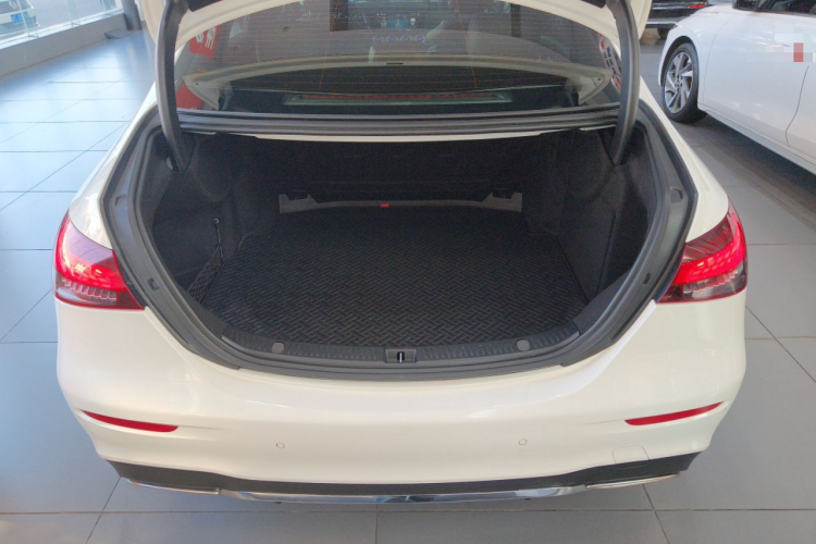 奔驰E级 2021款 E 260 L 运动型机舱底盘23