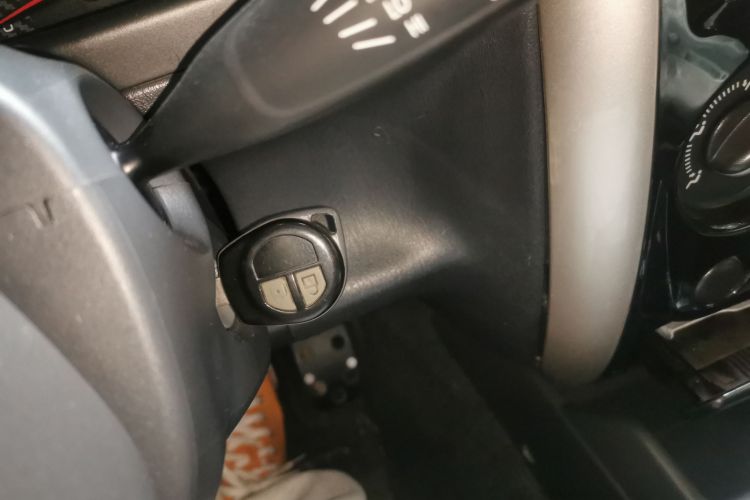 铃木 吉姆尼 2015款 1.3 AT Mode3导航版中控内饰11