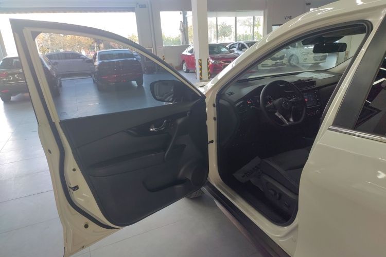 日产 奇骏 2021款 2.0L CVT 2WD XL ITS舒适纪念版中控内饰20