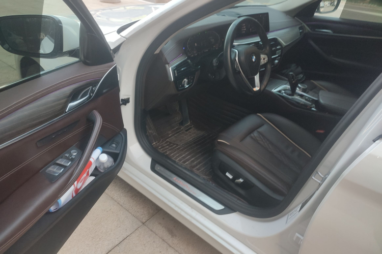 宝马5系 2020款 530Li 领先型 豪华套装中控内饰20