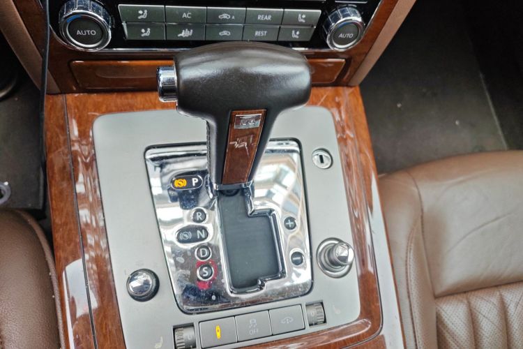 大众 辉腾 2012款 3.0L 商务型中控内饰18