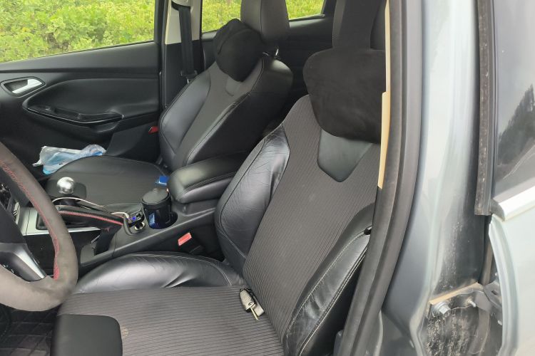 福特 福克斯 2012款 两厢 2.0L 手动豪华运动型局部细节19