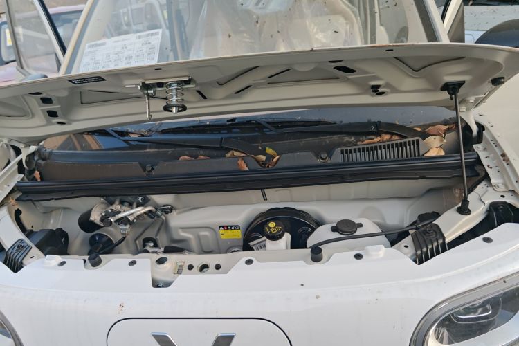 五菱汽车 宏光MINIEV 2024款 第三代 215km 青春版机舱底盘24