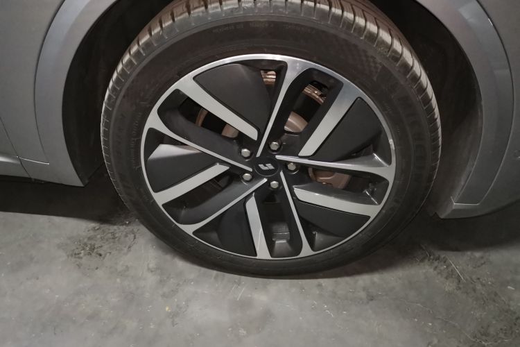 理想汽车 理想L9 2024款 Ultra车身外观10