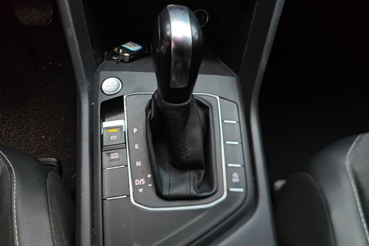 大众 途观L 2022款 330TSI 自动两驱舒享版中控内饰18