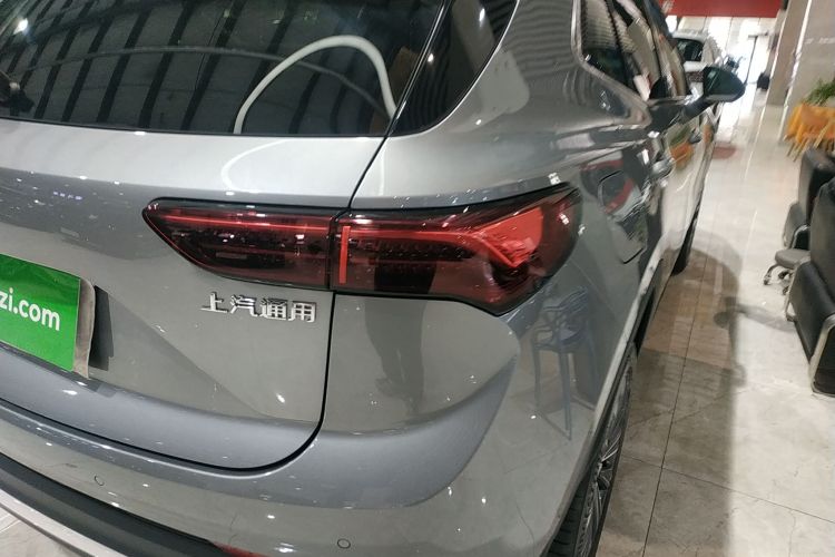 别克 昂科威 2025款 25T 进享白金版车身外观9