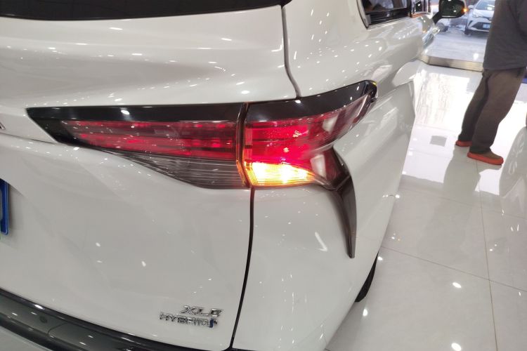 丰田 赛那SIENNA 2021款 2.5L混动 豪华版车身外观6006