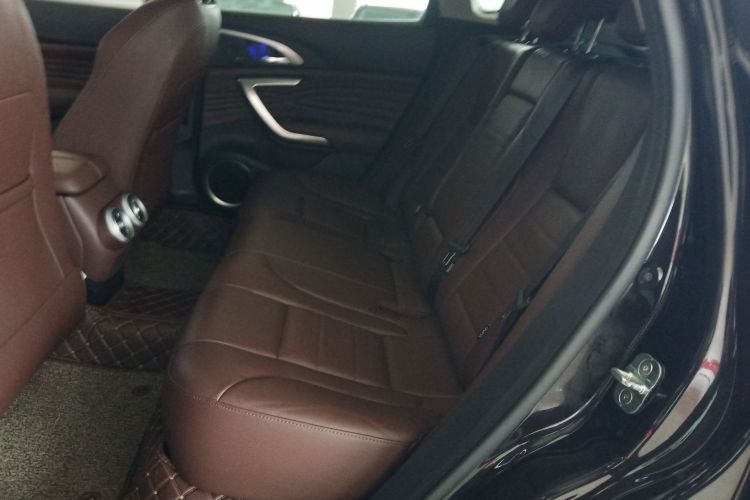 魏牌 VV7 2019款 升级款 2.0T 旗舰型 国VI中控内饰7004